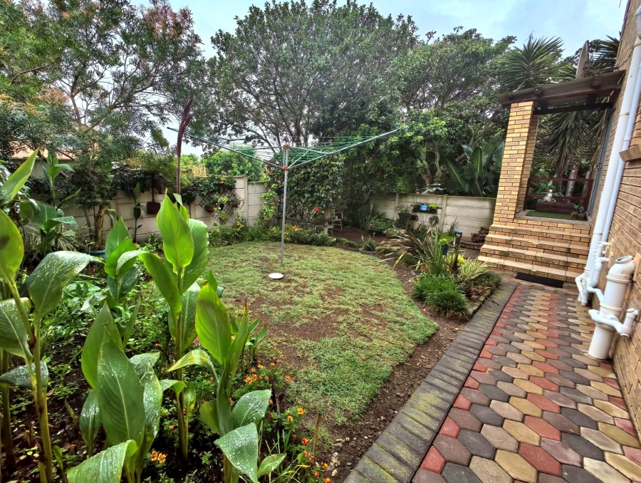 5 Bedroom Property for Sale in Reebok Western Cape